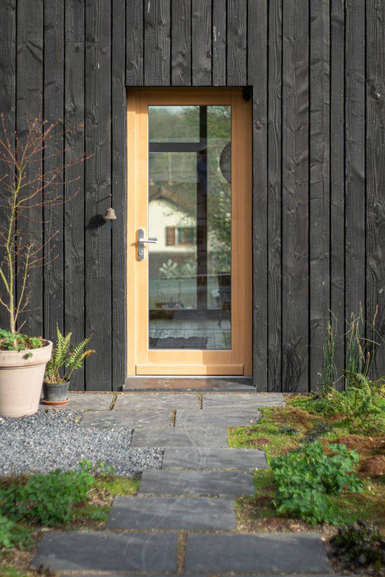 Préparer les portes extérieures pour les averses de printemps